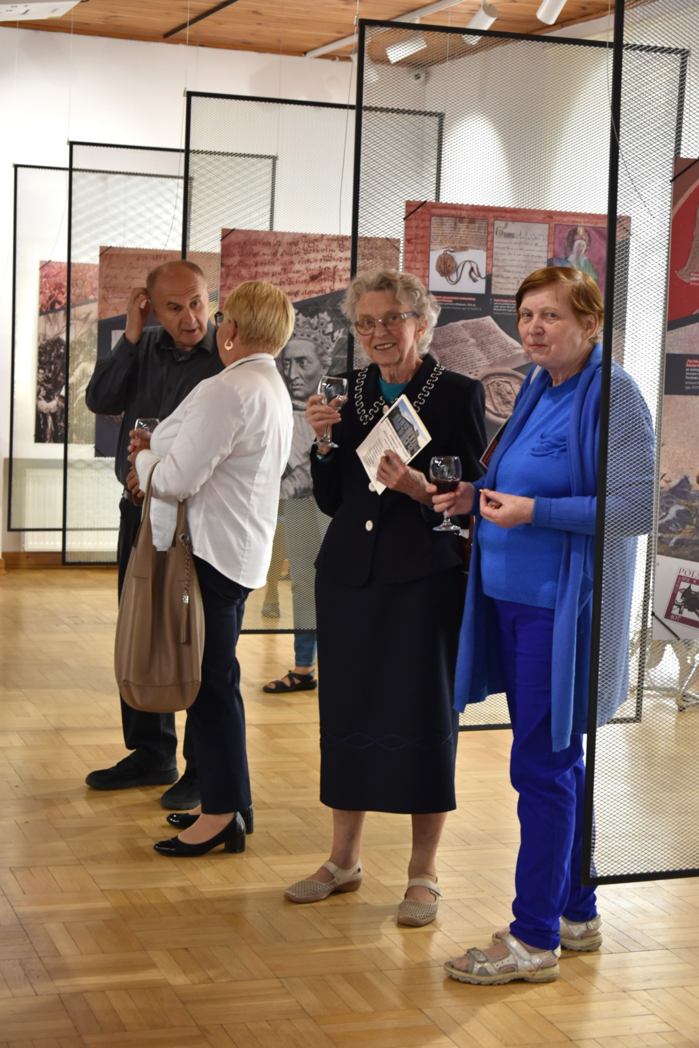 Bezsenne głowy, co dżwigają korony - otwarcie wystawy